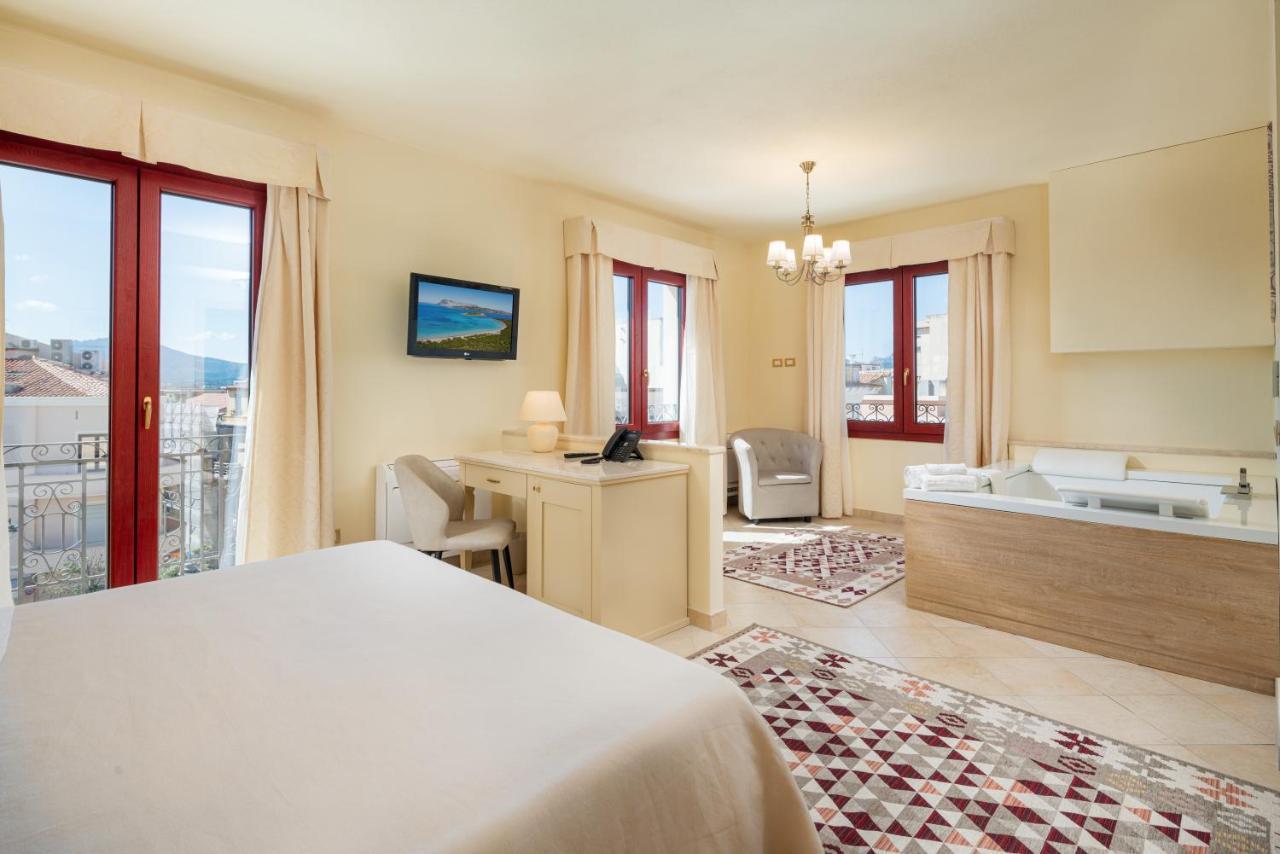Hotel Regina Elena 奧爾比亞 外观 照片
