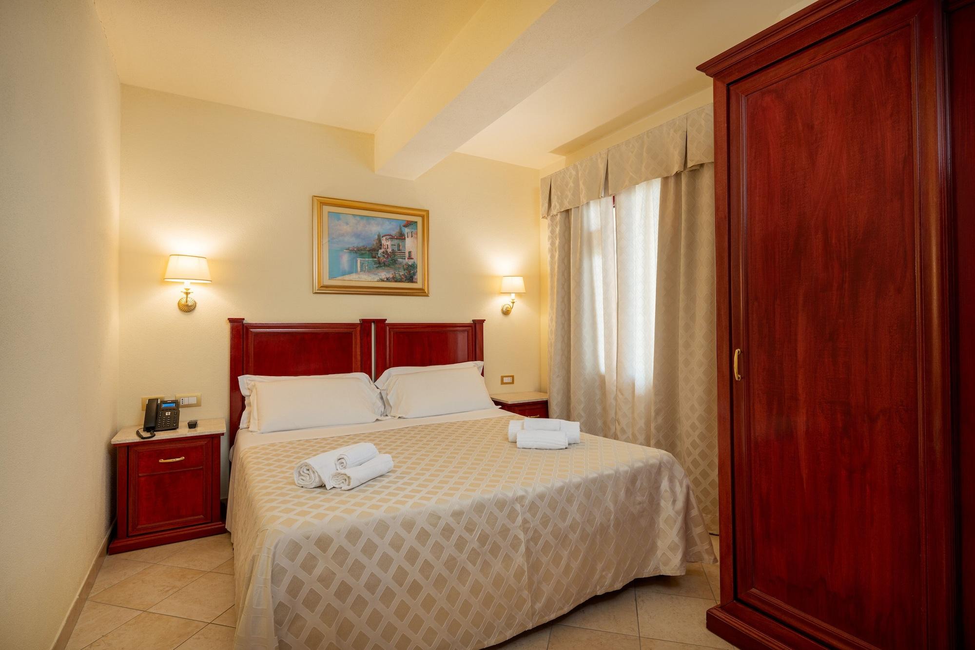 Hotel Regina Elena 奧爾比亞 外观 照片