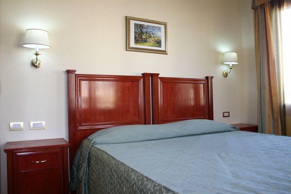 Hotel Regina Elena 奧爾比亞 外观 照片
